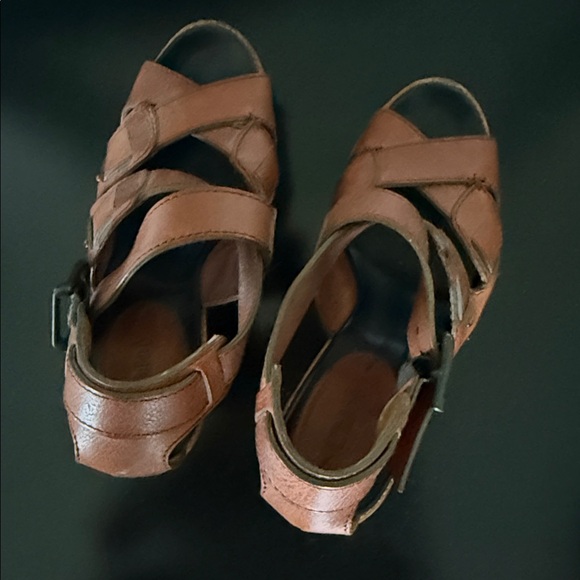 Chloe Brown Leather Platform Heels - Picture 7 of 7